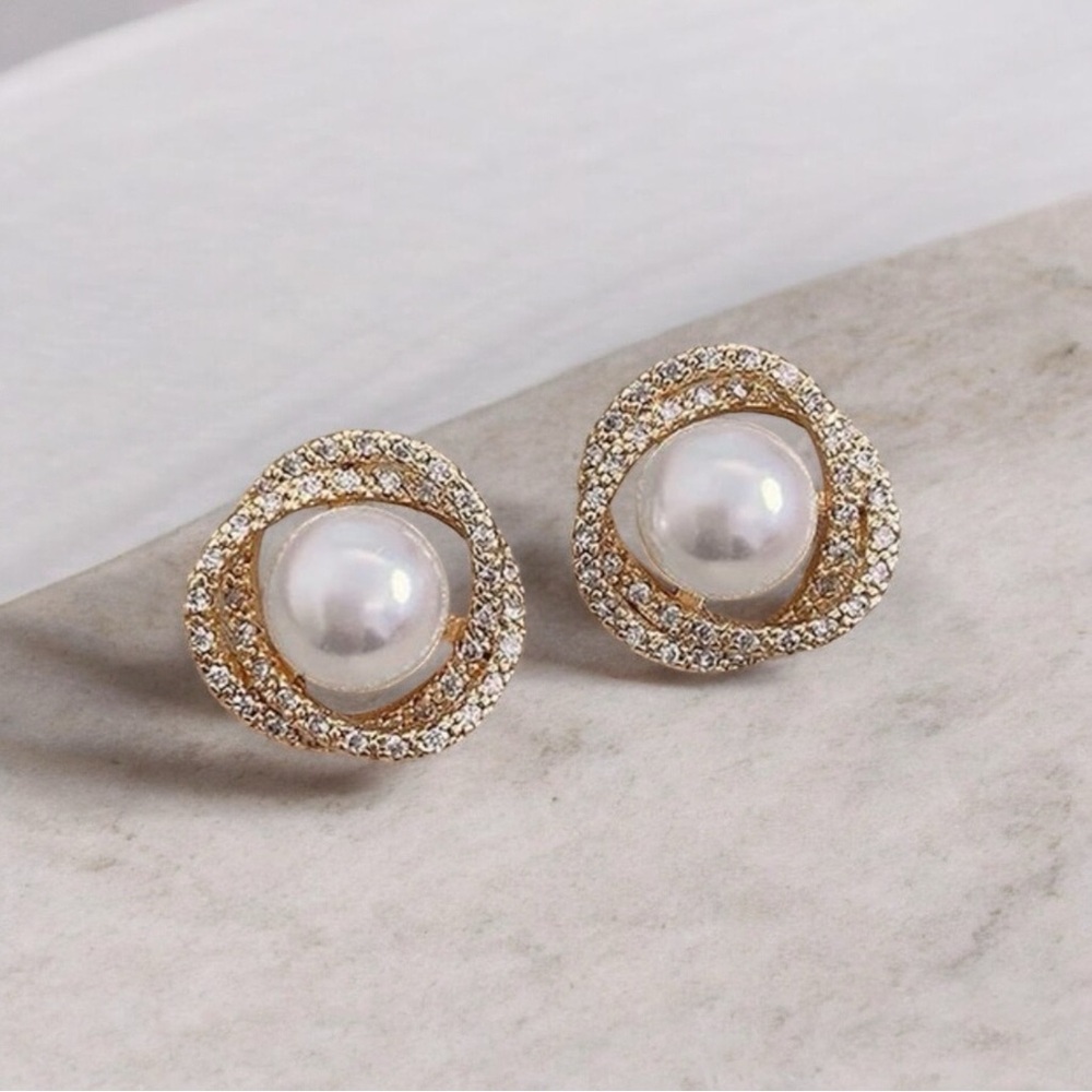 Pearl & Rhinestone Decor Stud Earrings